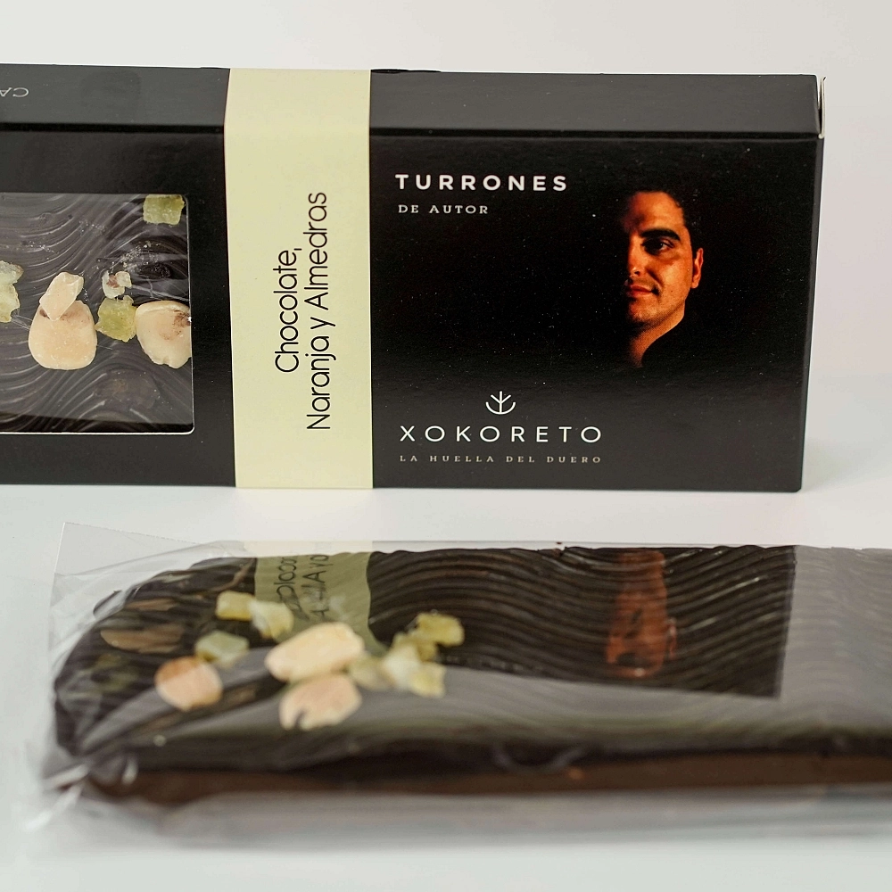 Turrón de chocolate, naranja y almendras