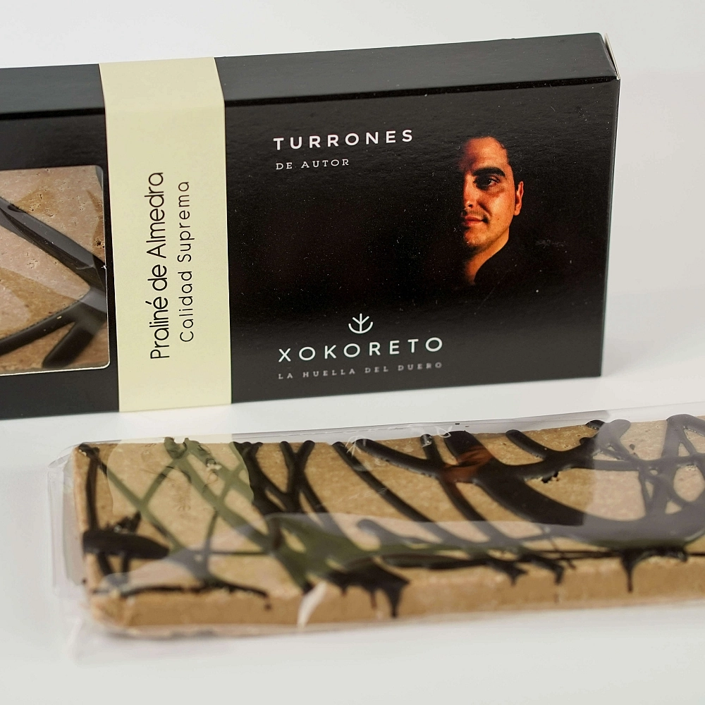 Turrón de praliné de almendras y chocolate con leche